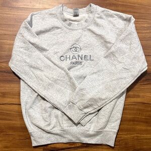 Women’s crew neck sweatshirt